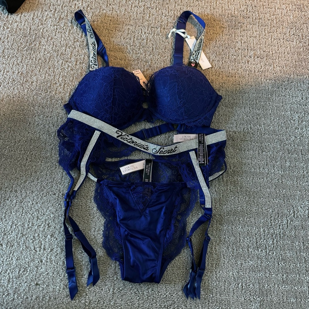 New very sexy  Victoria’s Secret Bra + Panty + Garter
